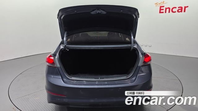 Hyundai AVANTE 2018 — photo 19