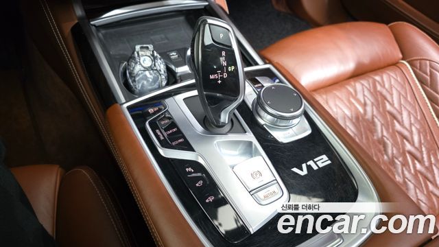 BMW 7-Series 2020 — photo 9