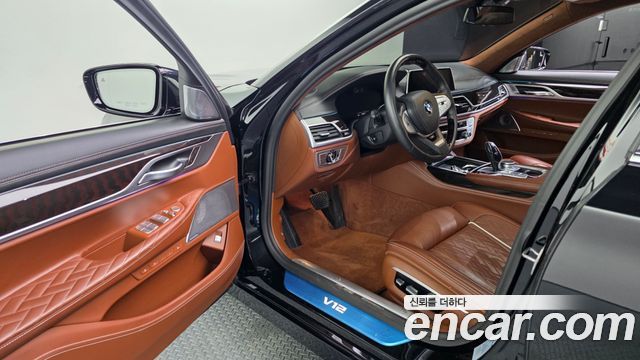 BMW 7-Series 2020 — photo 10