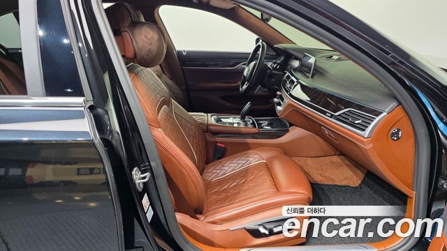 BMW 7-Series 2020 — photo 11