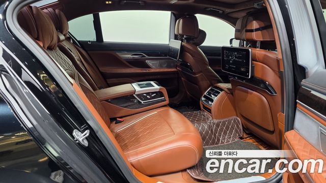 BMW 7-Series 2020 — photo 12