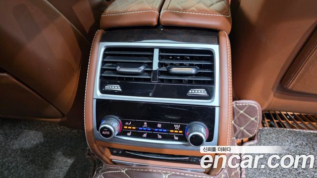 BMW 7-Series 2020 — photo 19