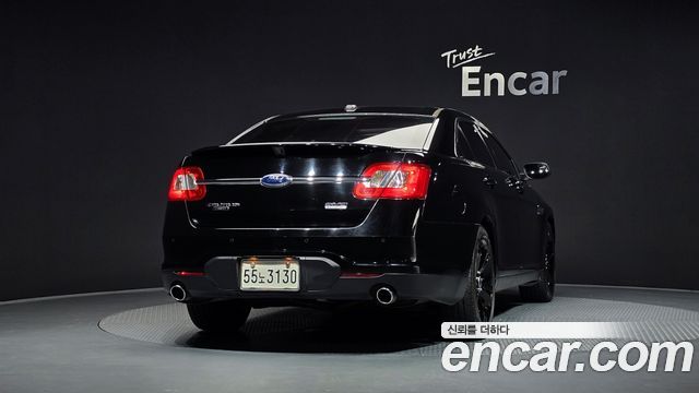 Ford Taurus 2012 — photo 4