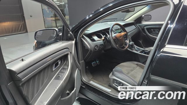 Ford Taurus 2012 — photo 10