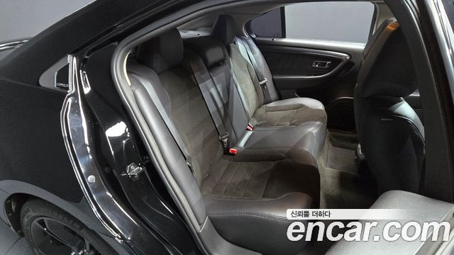 Ford Taurus 2012 — photo 11