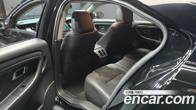 Ford Taurus 2012 — photo 12