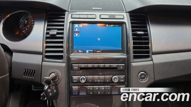 Ford Taurus 2012 — photo 14