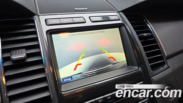 Ford Taurus 2012 — photo 15