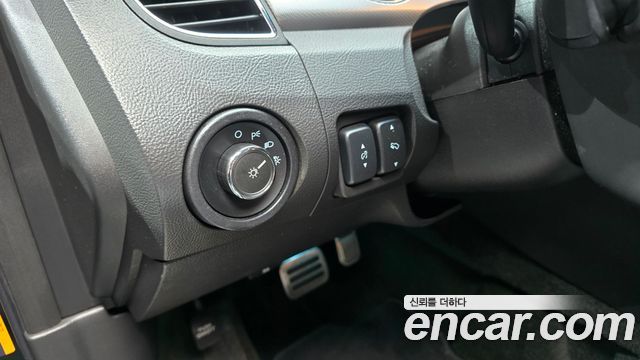 Ford Taurus 2012 — photo 17