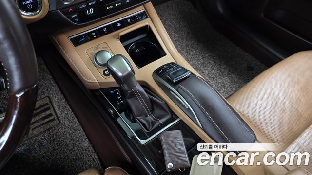 Lexus ES 2018 — photo 9