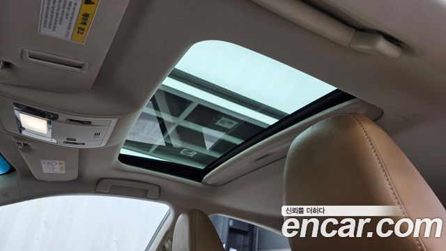 Lexus ES 2018 — photo 17