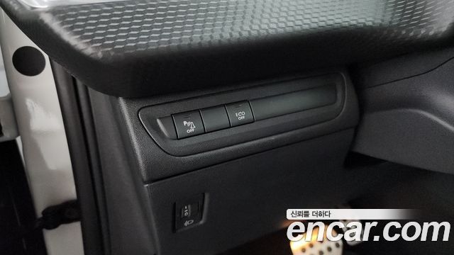 Peugeot 2008 2019 — photo 18