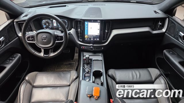 Volvo XC60 2021 — photo 10