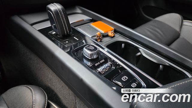 Volvo XC60 2021 — photo 12