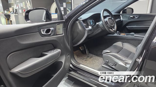 Volvo XC60 2021 — photo 13