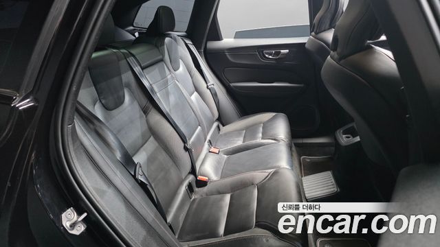 Volvo XC60 2021 — photo 17
