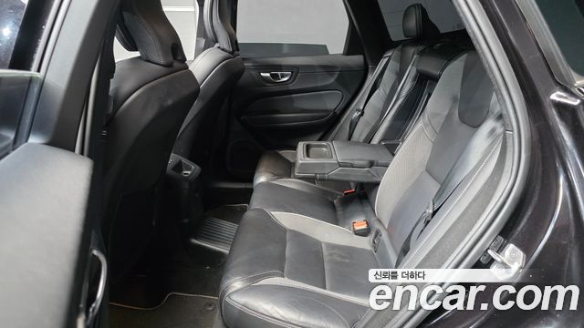 Volvo XC60 2021 — photo 18