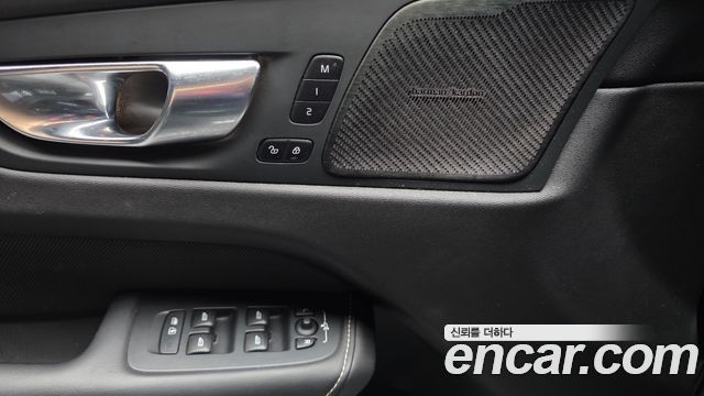 Volvo XC60 2021 — photo 26