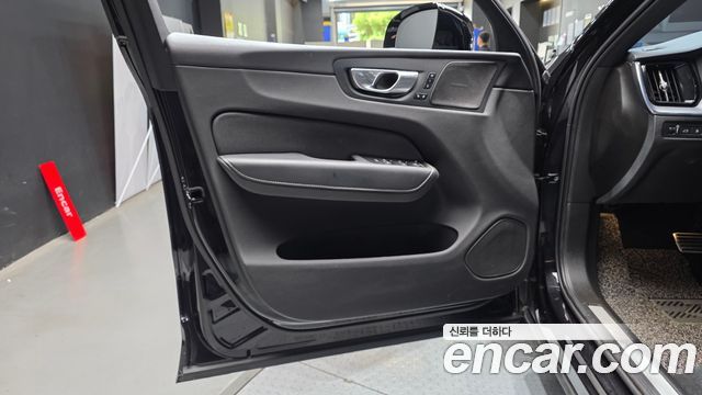 Volvo XC60 2021 — photo 14