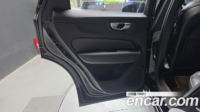 Volvo XC60 2021 — photo 15