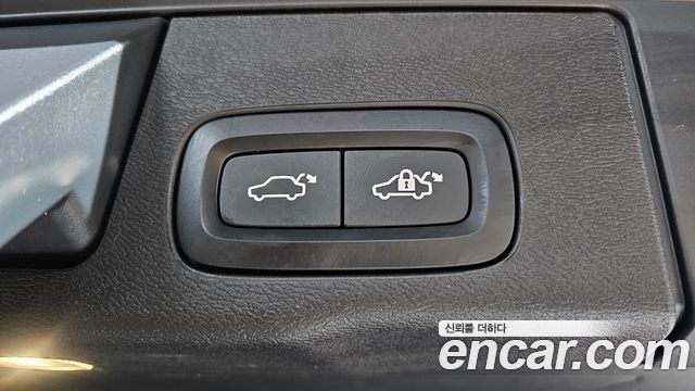 Volvo XC60 2021 — photo 30