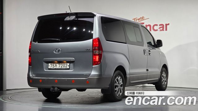 Hyundai Starex 2017 — photo 2