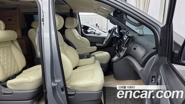 Hyundai Starex 2017 — photo 11
