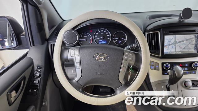 Hyundai Starex 2017 — photo 13