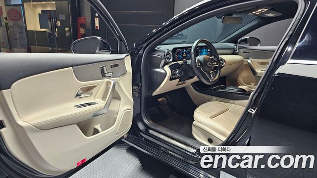 Mercedes-Benz A-Class 2021 — photo 10