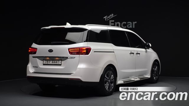 Kia Canival 2019 — photo 2