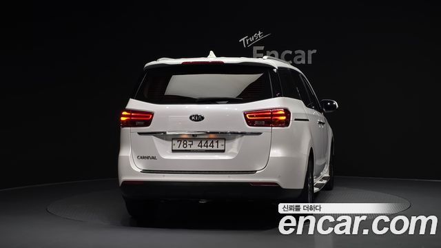 Kia Canival 2019 — photo 4
