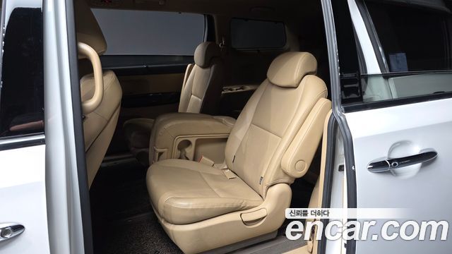 Kia Canival 2019 — photo 16