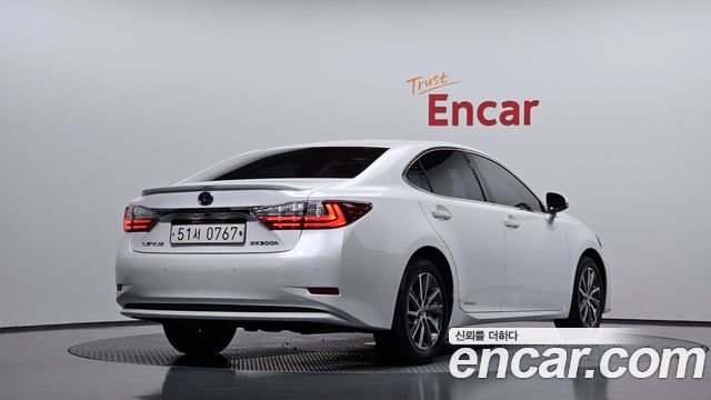Lexus ES 2016 — photo 2