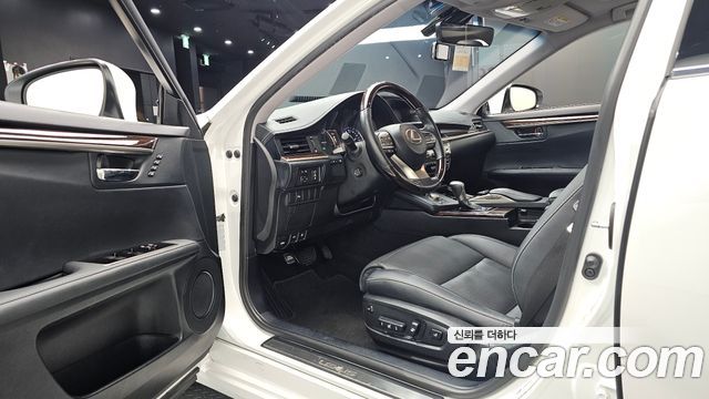 Lexus ES 2016 — photo 10