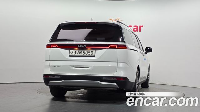 Kia Canival 2023 — photo 4