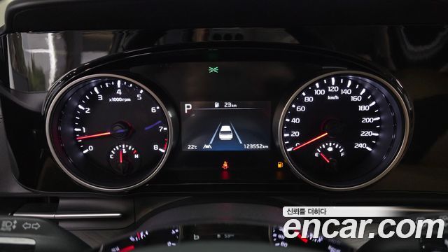 Kia Canival 2023 — photo 11