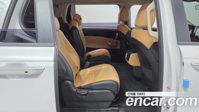Kia Canival 2023 — photo 17