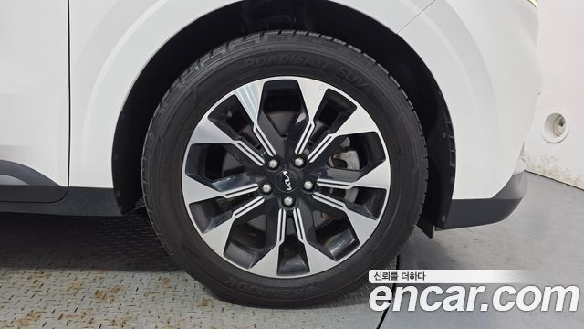 Kia Canival 2023 — photo 7