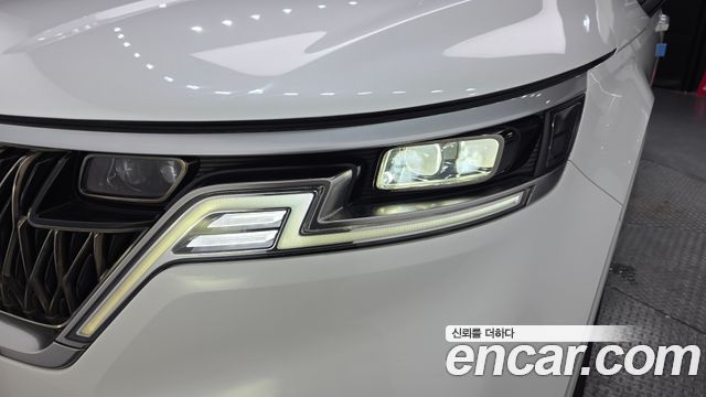 Kia Canival 2023 — photo 8