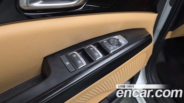 Kia Canival 2023 — photo 28
