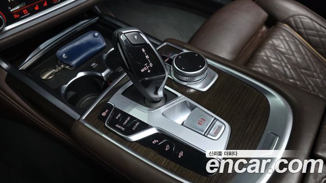 BMW 7-Series 2020 — photo 9