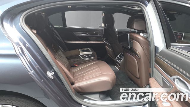 BMW 7-Series 2020 — photo 12