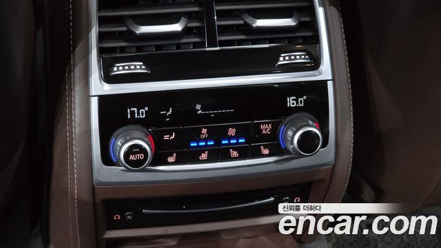 BMW 7-Series 2020 — photo 18