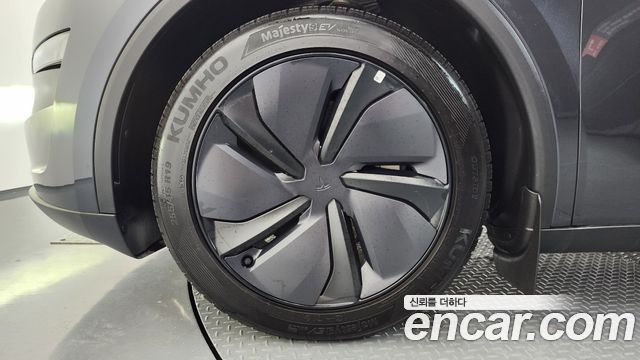 Tesla Model Y 2025 — photo 5