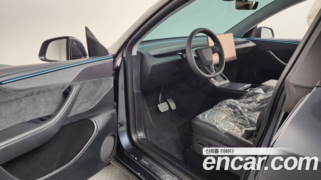 Tesla Model Y 2025 — photo 13