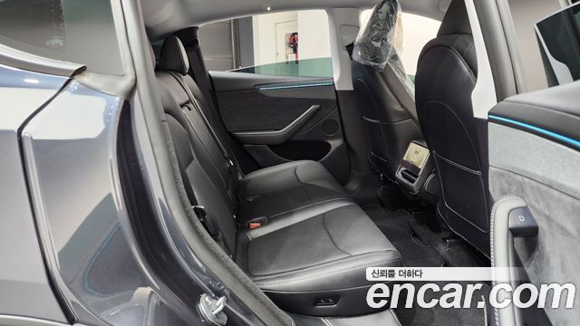 Tesla Model Y 2025 — photo 17