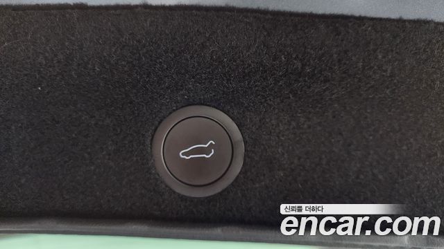 Tesla Model Y 2025 — photo 22