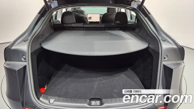 Tesla Model Y 2025 — photo 23