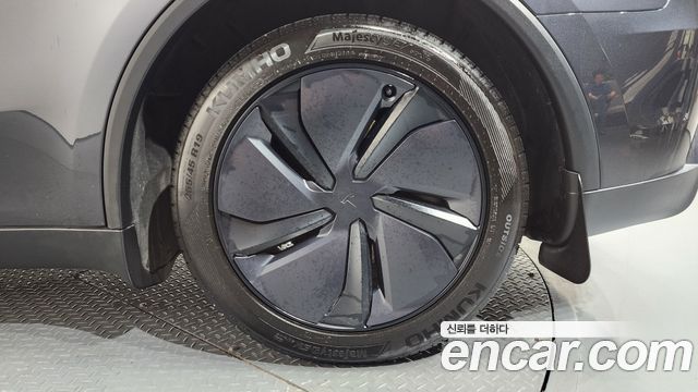 Tesla Model Y 2025 — photo 7
