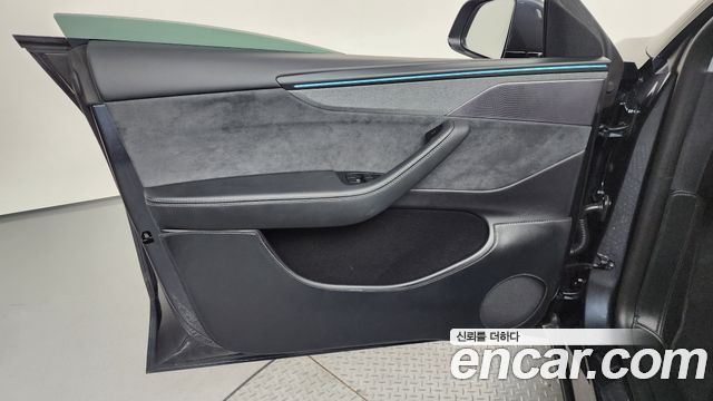 Tesla Model Y 2025 — photo 14